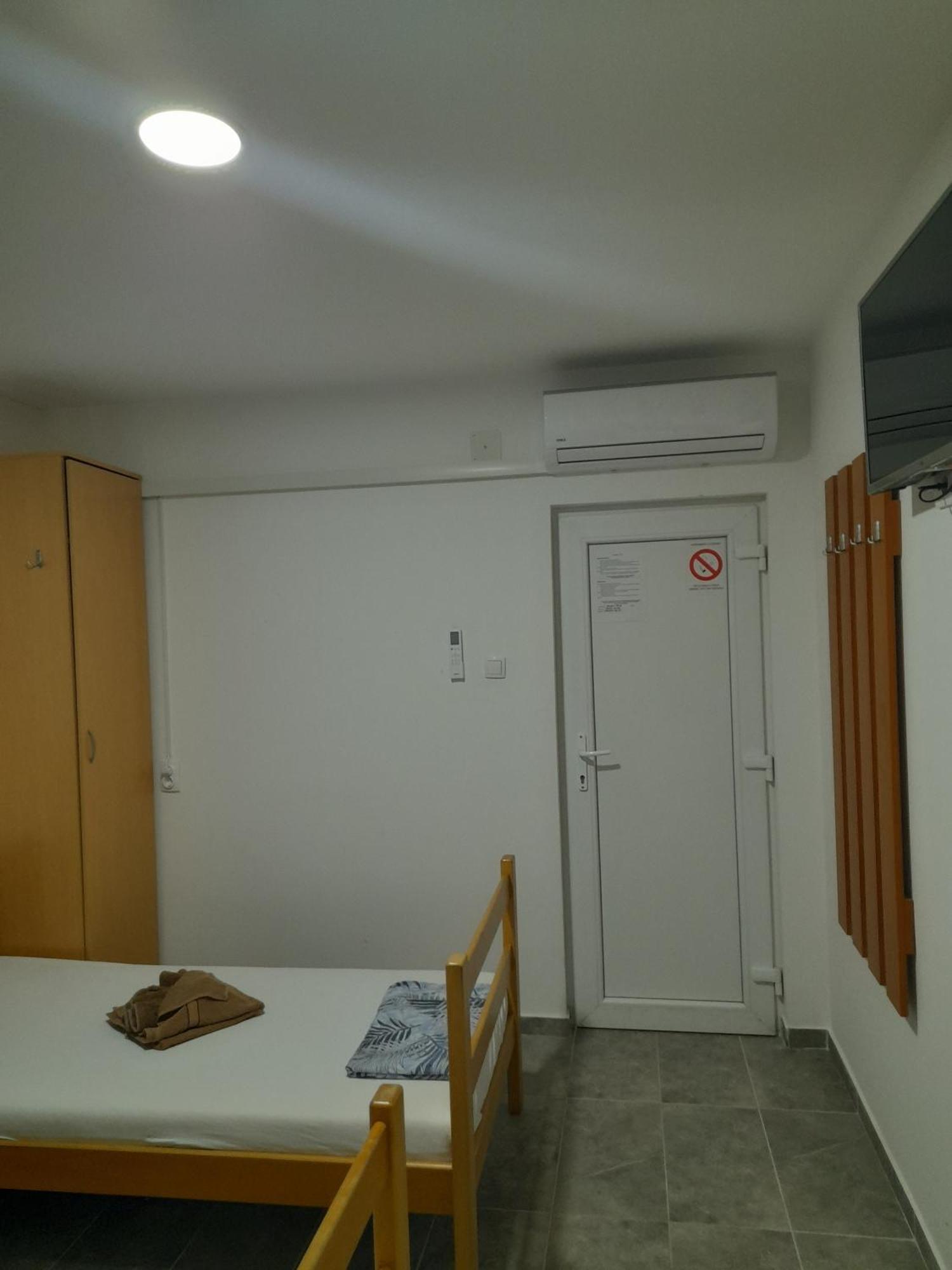 Libero Apartmani Surcin Exterior photo
