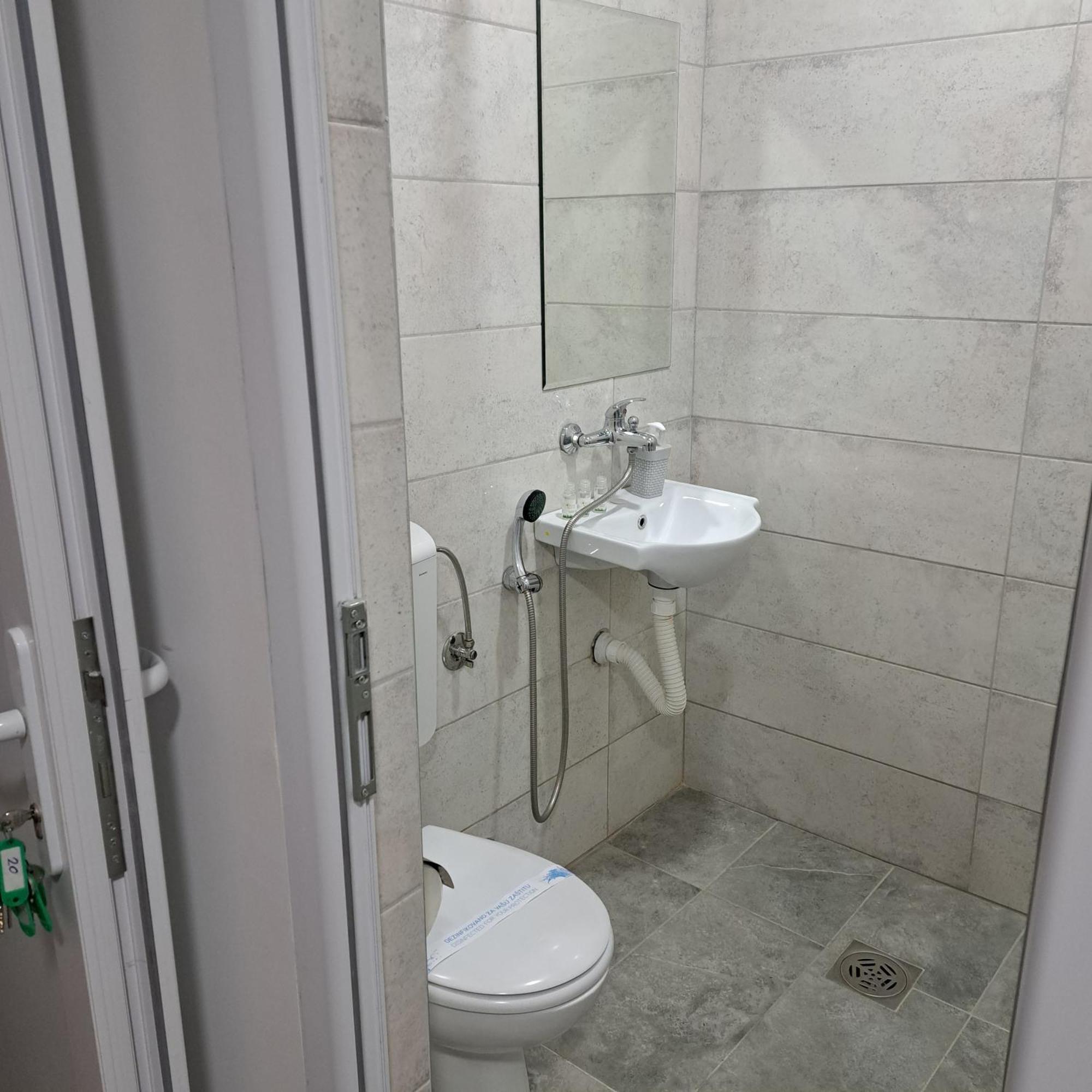 Libero Apartmani Surcin Exterior photo